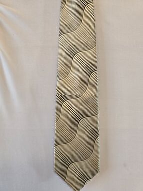 Wavy Pattern 100% Silk Tie in Black and Cream Italian Bruno Rossi